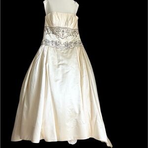 Reem Acra Cream and Silver Wedding Dress size 8/10